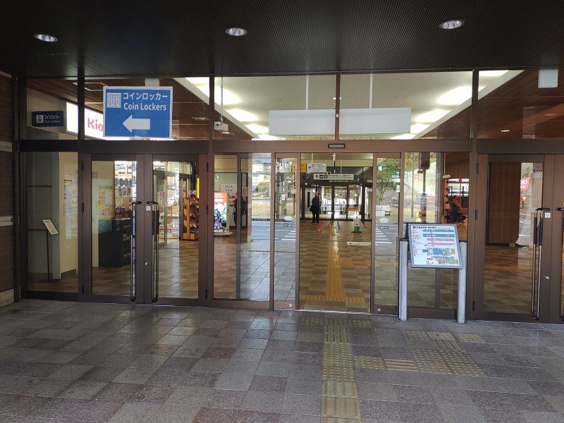 在来線改札口に近い楼門口(北口)