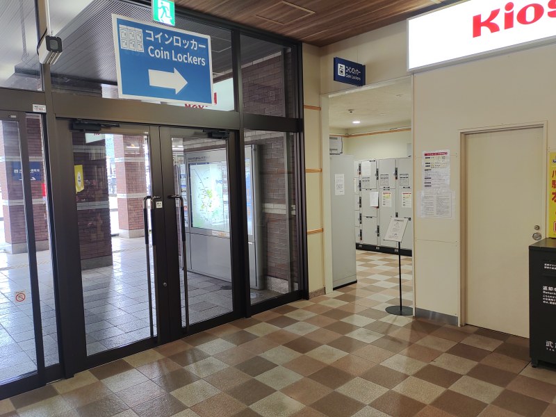 楼門口(北口)から入ってすぐ横にコインロッカースペースがあります。