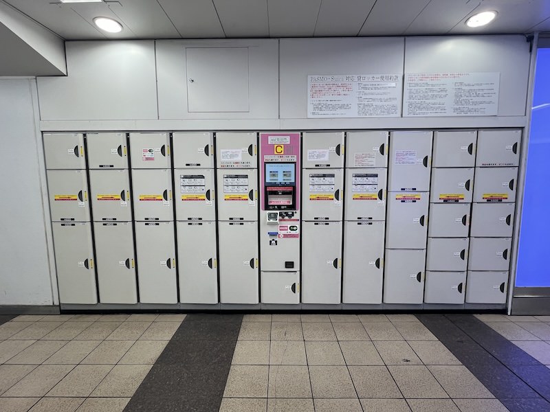 1階改札内コンコース降車ホーム階段横[C]