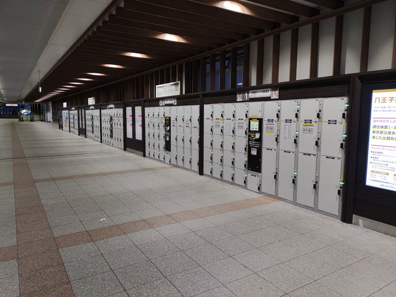 八王子駅南口方面通路のコインロッカー