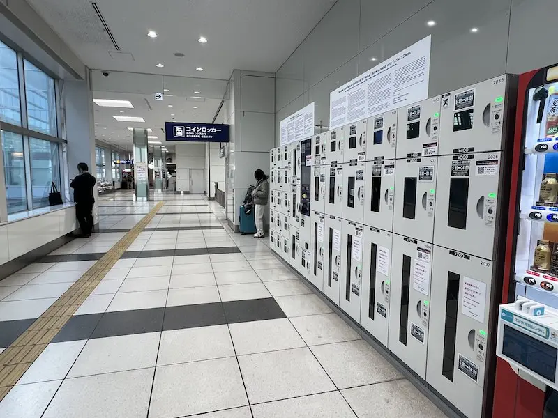 コインロッカー側から第3ターミナル側を見る