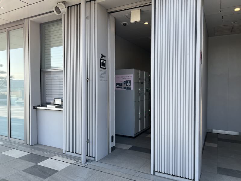 2階Zone Hのコインロッカー入口