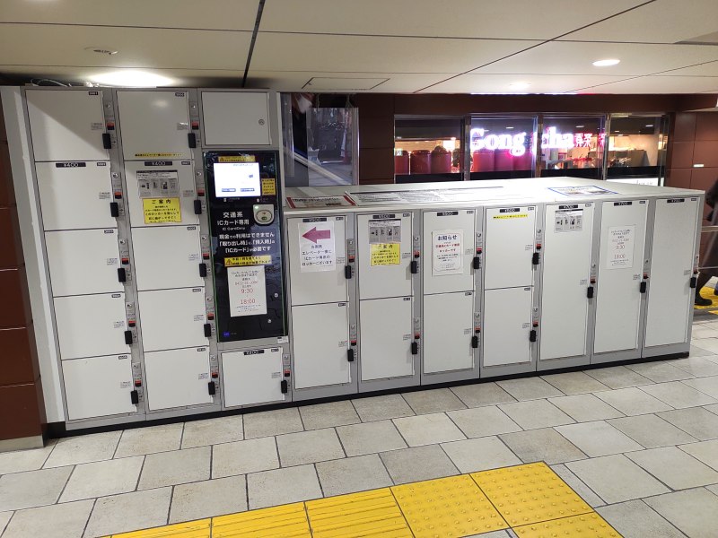 北口1階エスカレーター横のコインロッカー(左へ進むともう1台あり)