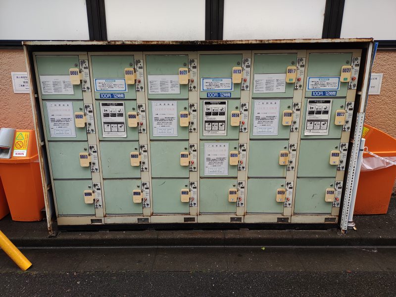 国立駅南口ロータリー付近のコインロッカー