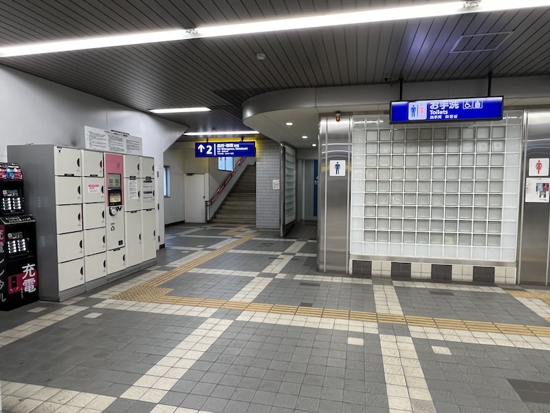 改札内コンコースにあるコインロッカー