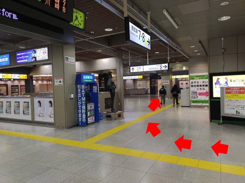 東改札から入って7,8番線(南武線)の案内板に従って進んでいきます。