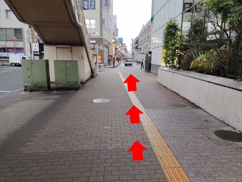 階段を降りて40mほど進んでいきます。