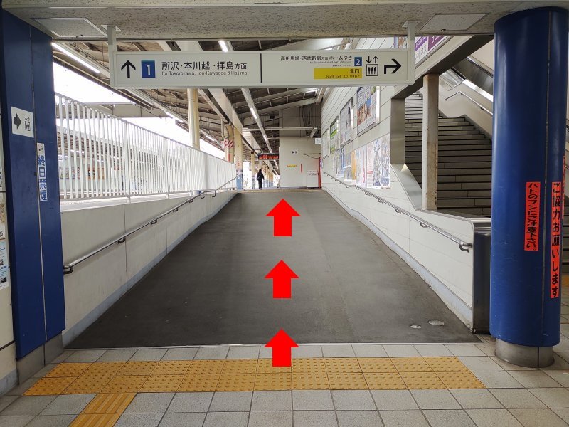 所沢・本川越方面ホームに向かいます。