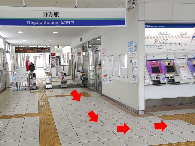 改札を出て左(南口方面)へ進みます。