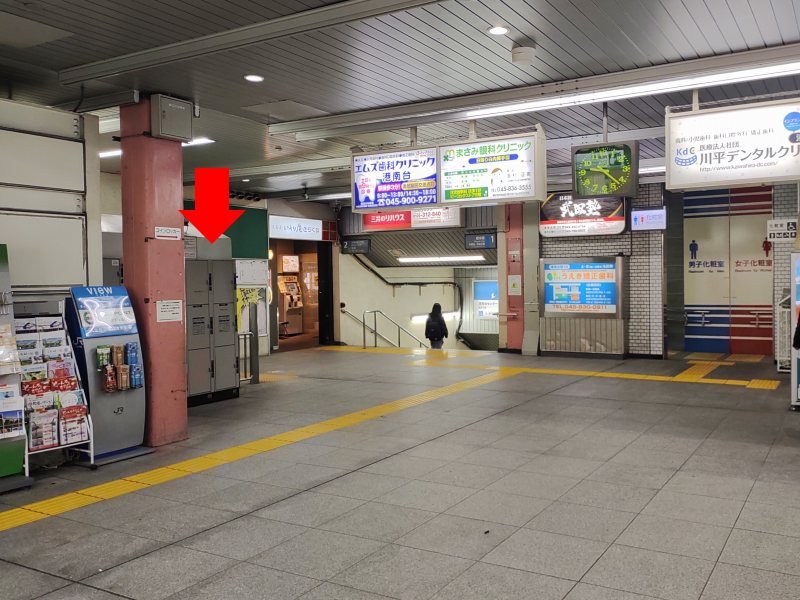 エレベーターのりばの裏側にまわったところにコインロッカーがあります。