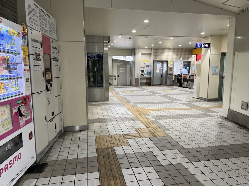 改札内にあるコインロッカー