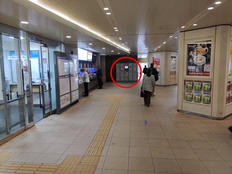 きっぷうりばの奥にコインロッカーがあります。
