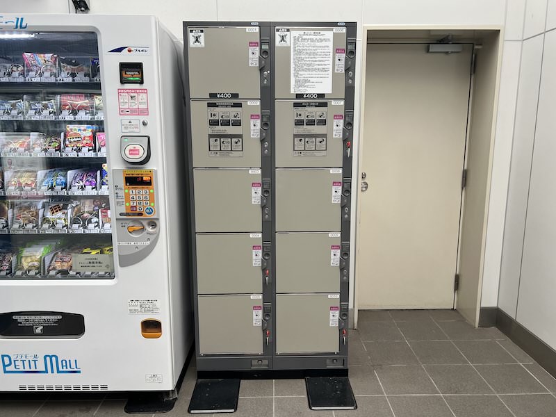 京急線改札内のコインロッカー