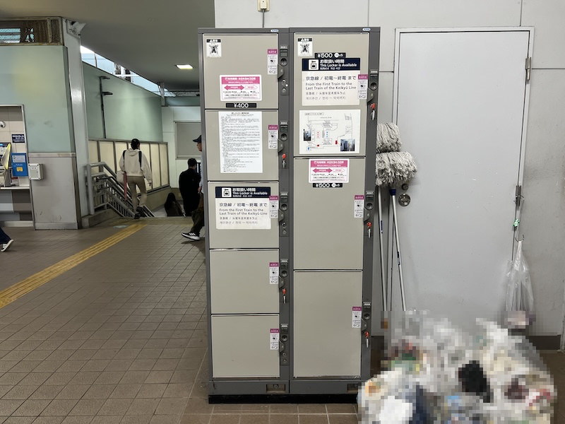 改札内エレベーター前のコインロッカー