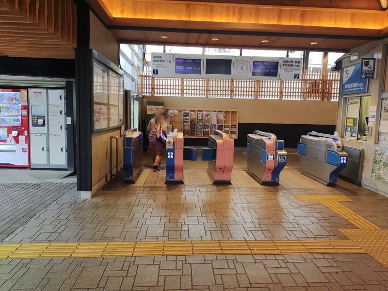 北口改札を出て右に回り込んだところにコインロッカーがあります。