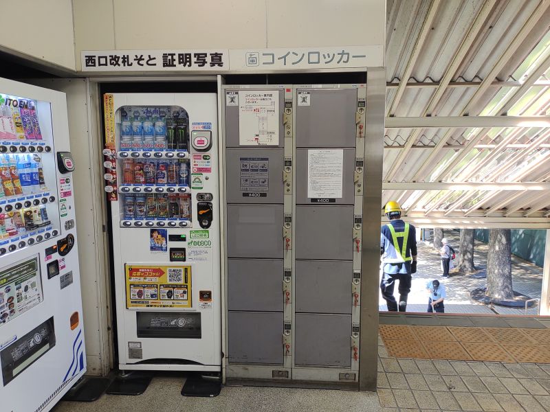 東口改札付近のコインロッカー
