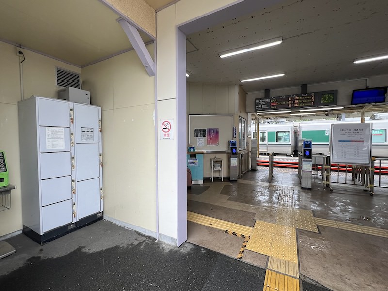 駅舎を出てすぐ右側にあるコインロッカー