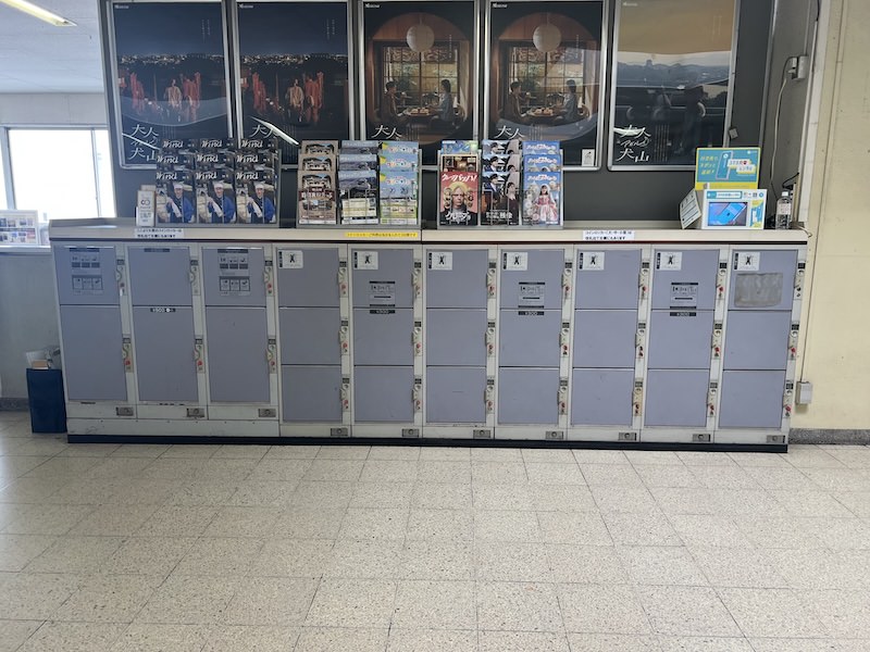 南改札口内のコインロッカー
