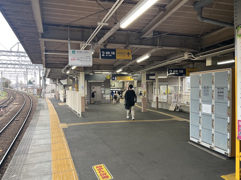 岐阜方面行きホーム上にあるコインロッカー