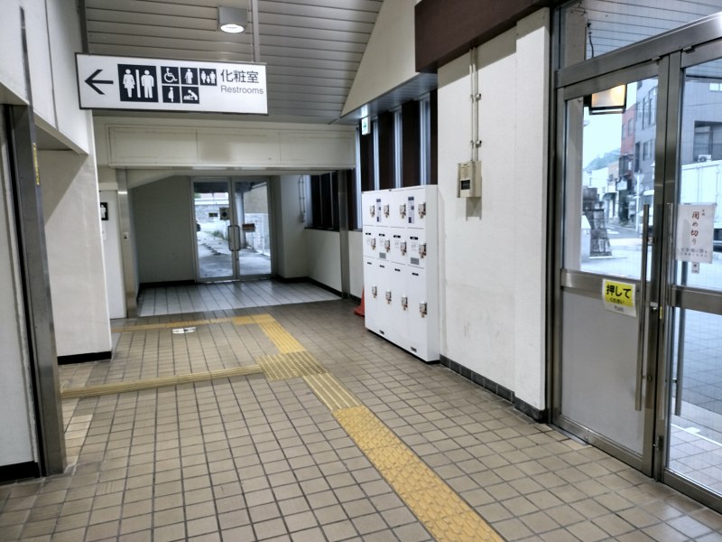 通路奥にあるトイレ入口付近にもコインロッカーがあります。