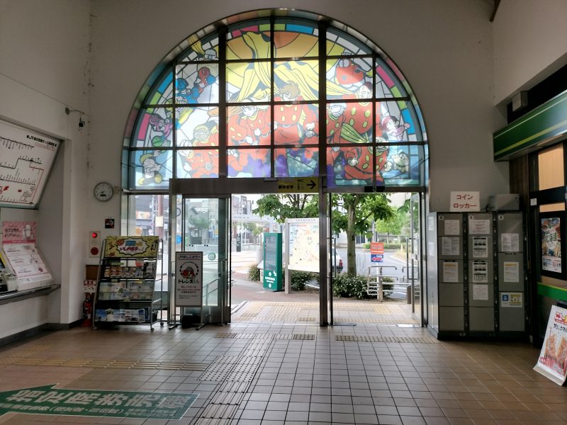石巻駅の改札を出て右前方のNewDays(コンビニ)入口付近にコインロッカーがあります。