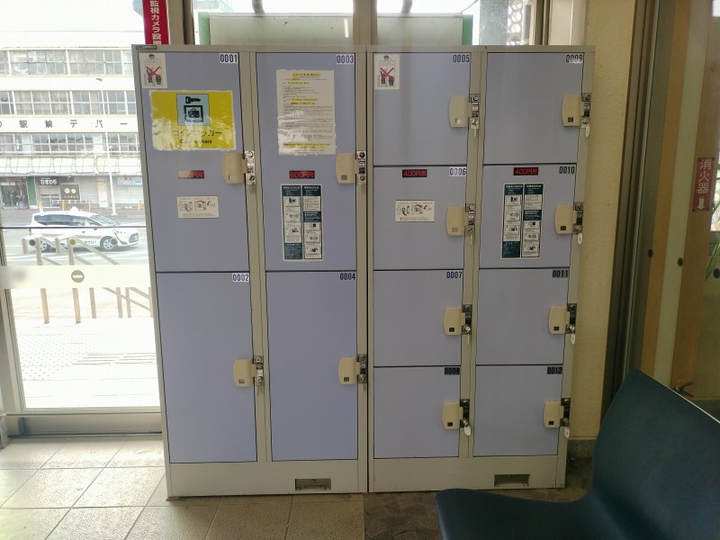 JR久慈駅出入口付近のコインロッカー