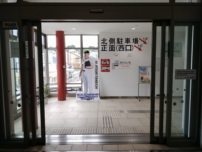 通路つきあたりの「駅前交流プラザみ～くる」へ入ります。