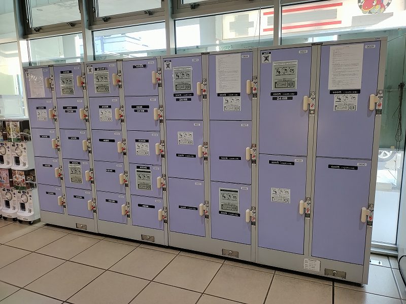 新庄駅西口待合所内のコインロッカー