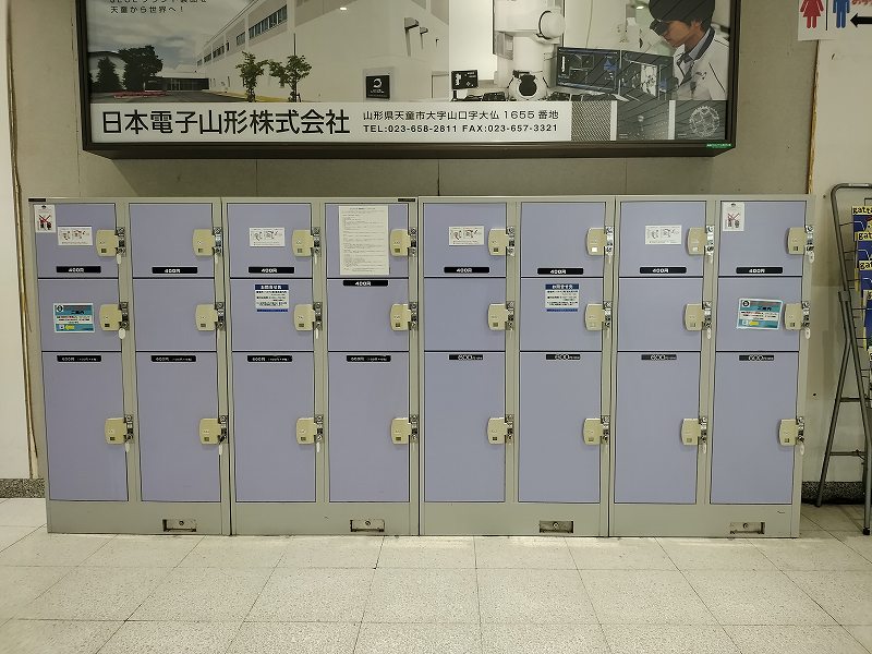 天童駅2階改札前のコインロッカー