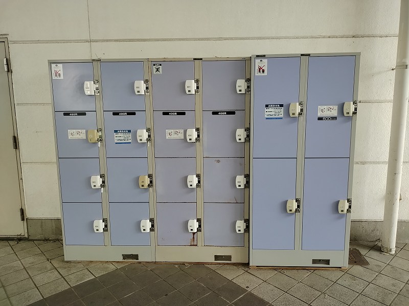 天童駅東口1階のコインロッカー